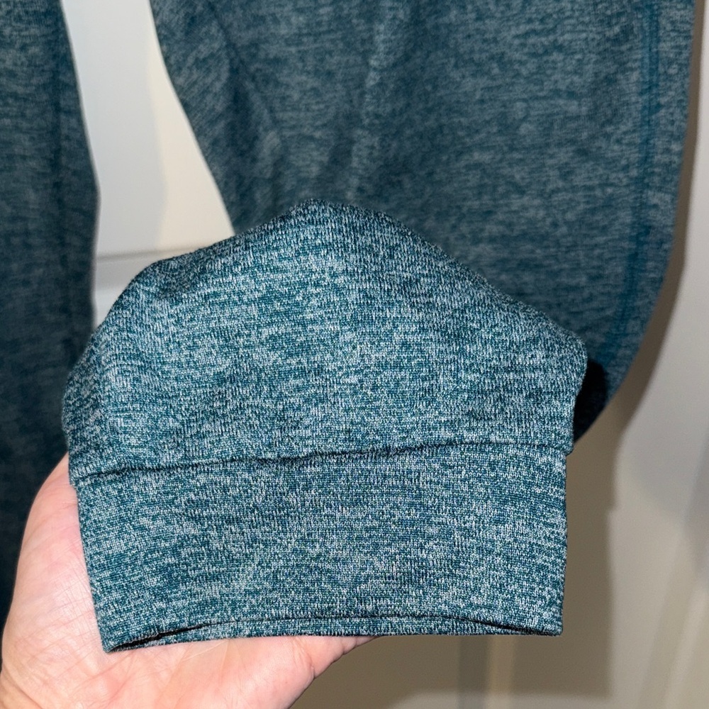 Under Armour Heathered Teal Loose Fit Heat Gear, Size XL - Picture 6 of 7